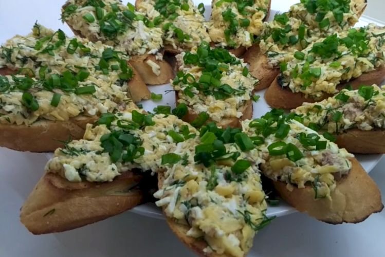 Горячие бутерброды с печенью трески