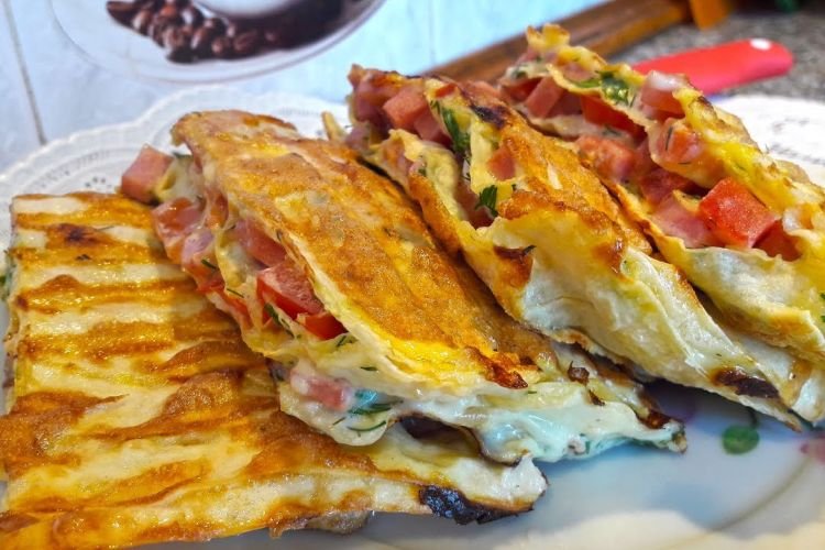 Закрытая пицца из лаваша в духовке