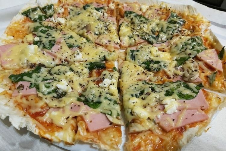 Пицца из нарезанного лаваша на сковороде