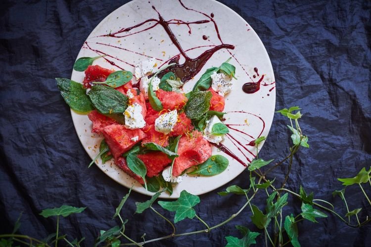 Салат с арбузом и рикоттой