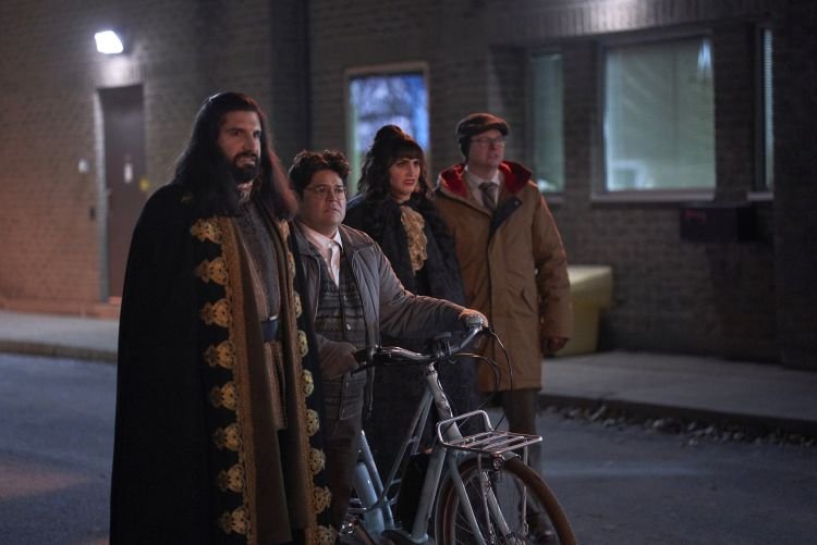 Чем мы заняты в тени