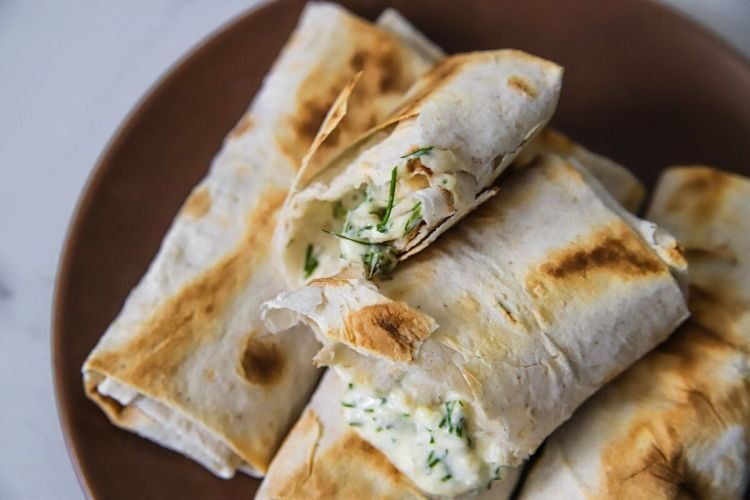 Тортилья с творогом и зеленью