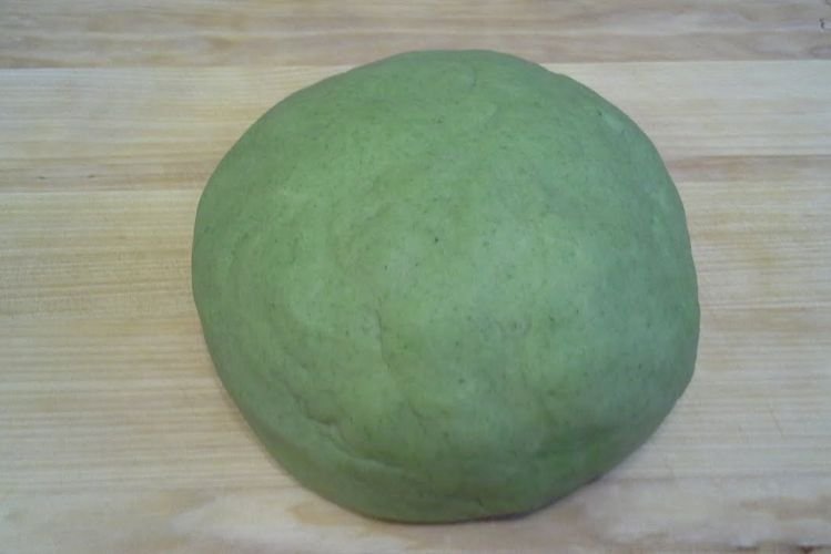 Тесто для пельменей со шпинатом