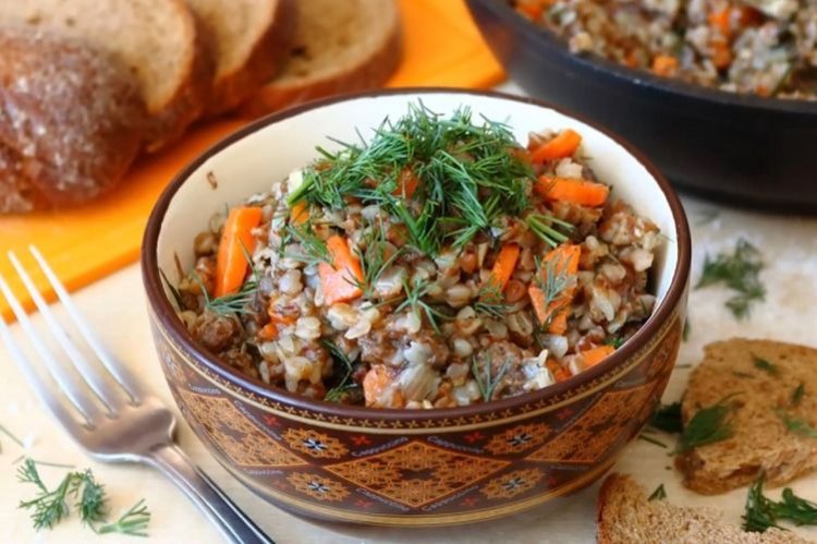 Гречка с тушенкой в мультиварке