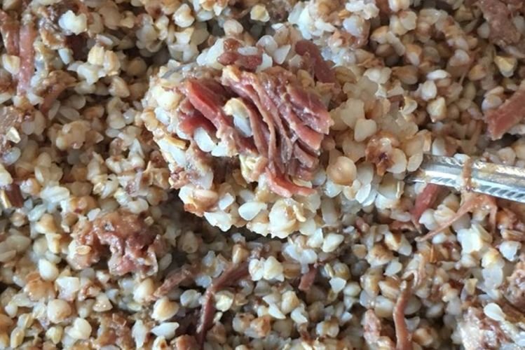 Гречка с тушенкой и сыром