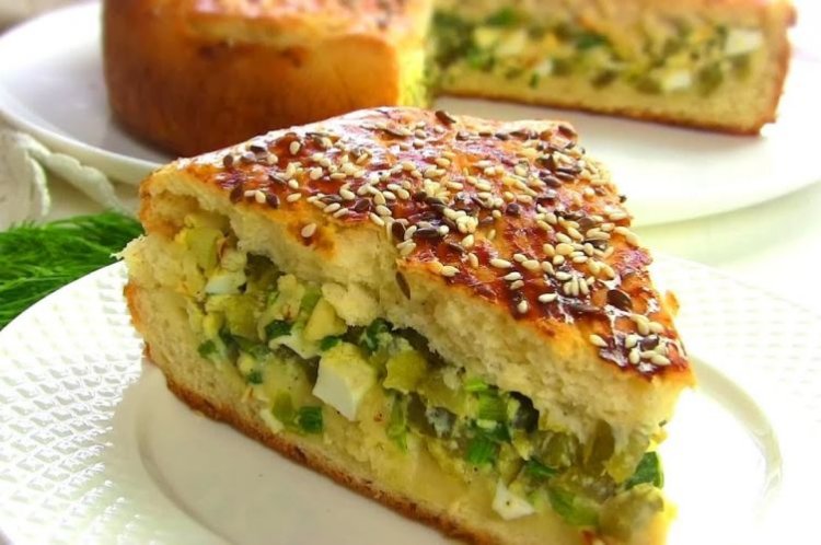 Начинка с луком, яйцом и солеными огурцами