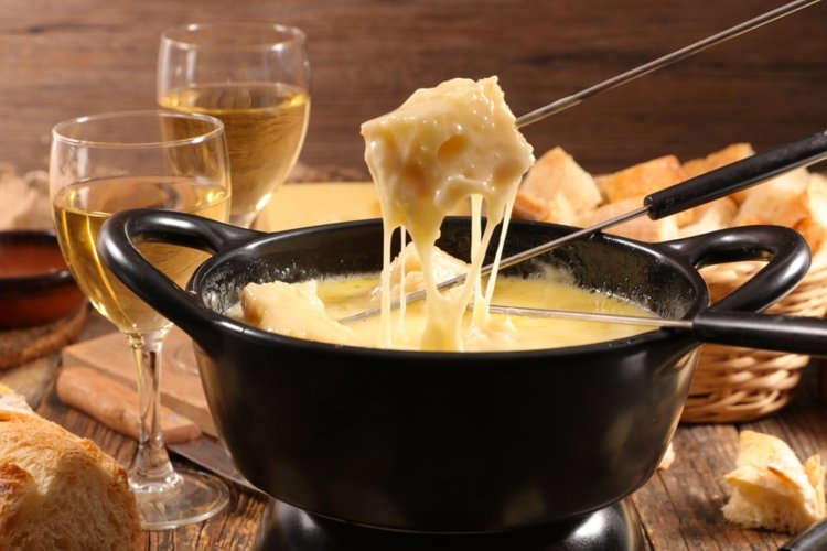 Фондю с козьим сыром и паприкой