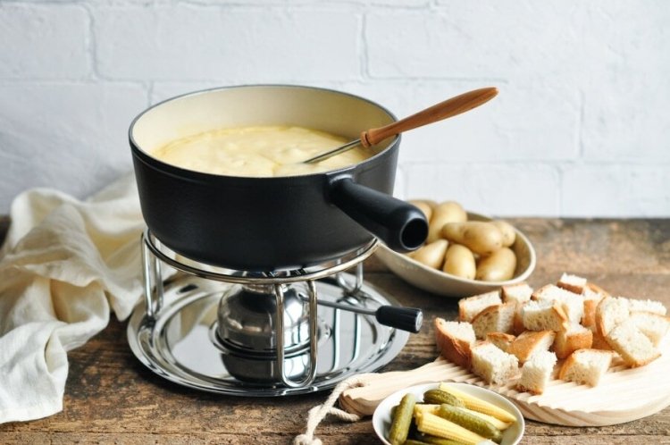 Фондю с сыром Бри