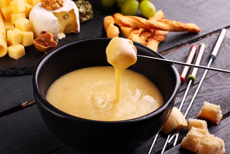 Фондю с сулугуни и сливками