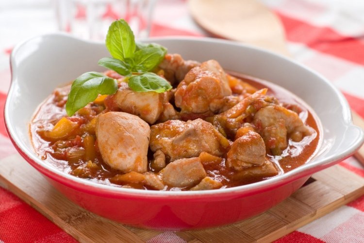 Куриная грудка с подливкой