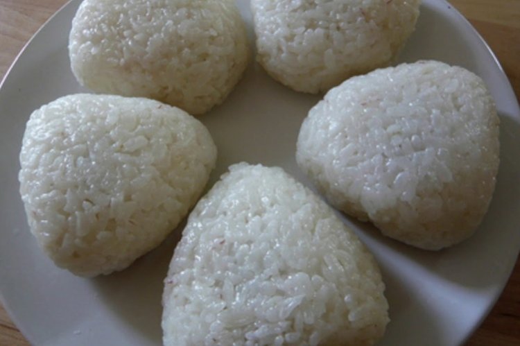 Онигири с копченым угрем