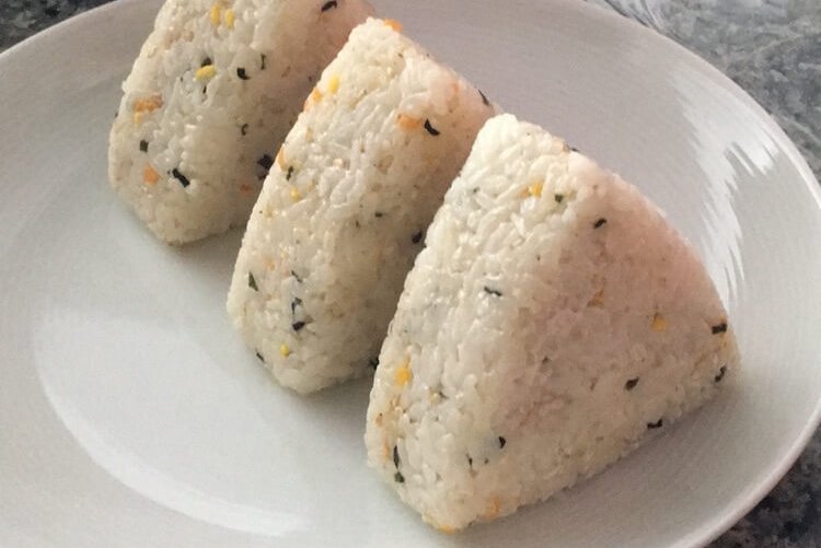 Онигири с морской капустой