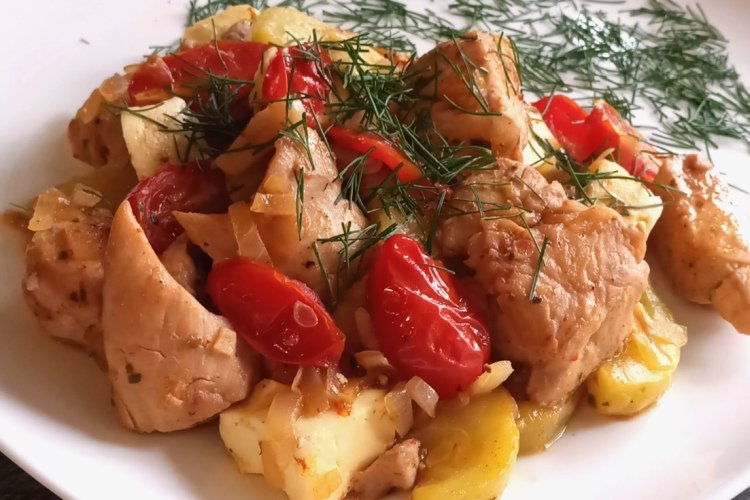 Куриная грудка с кабачками