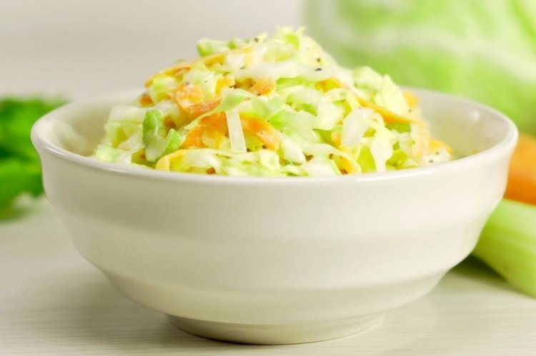 Салат Коул Слоу из пекинской капусты