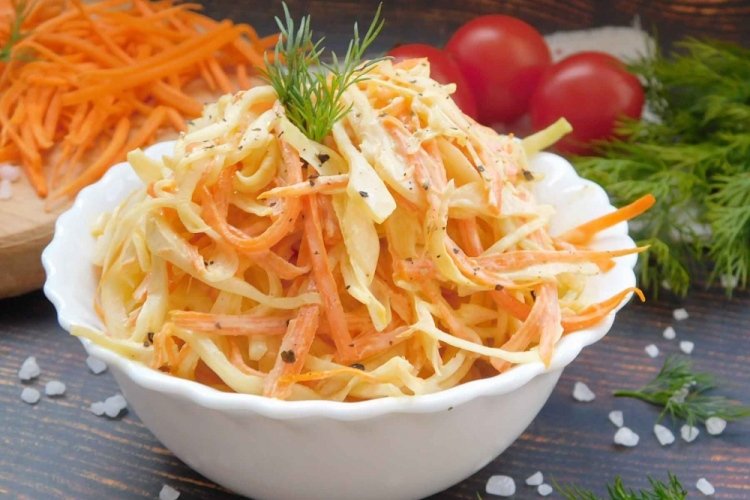 Салат Коул Слоу с ананасом