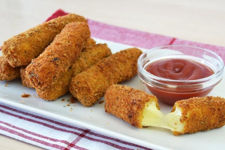 Сырные палочки в сухариках во фритюре