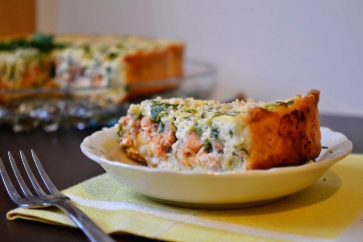 Запеканка с лососем и шпинатом