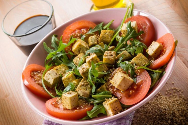 Овощной салат с тофу