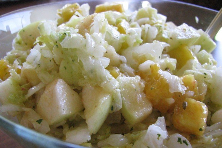 Салат с ананасами и пшеном