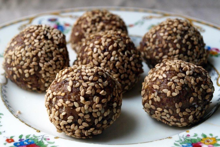 Пирожное «Картошка» из печенья в кунжуте