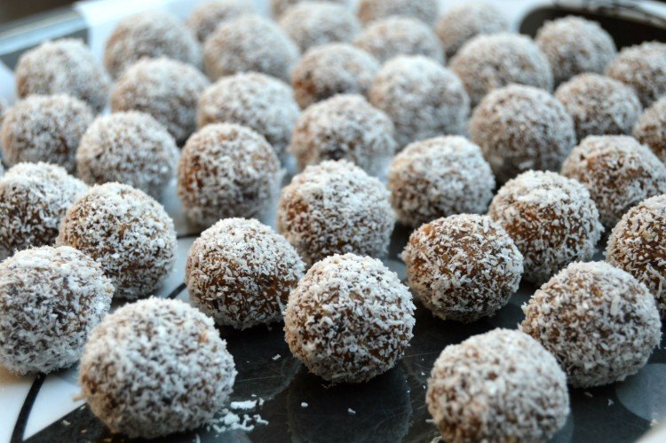 Пирожное «Картошка» с кокосовой стружкой