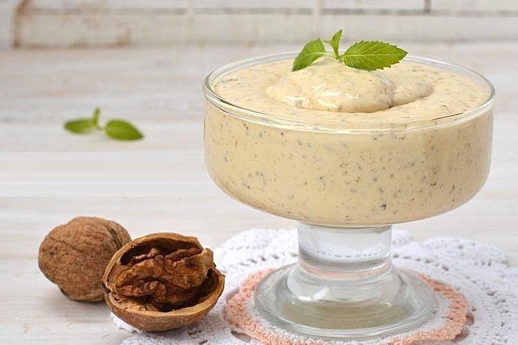 Творожный крем с медом и грецкими орехами