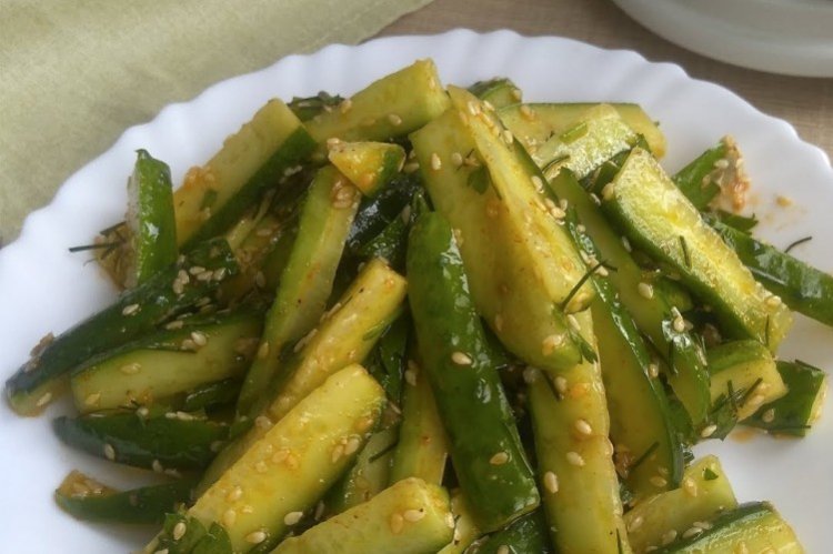 Огурцы по-корейски с кунжутом