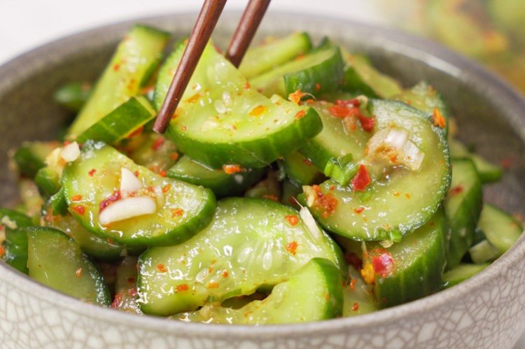 Огурцы по-корейски с луком