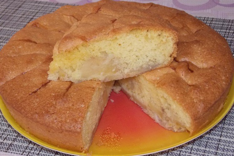 Банановая шарлотка в мультиварке