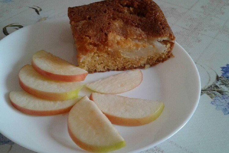 Шарлотка из сухарей в мультиварке