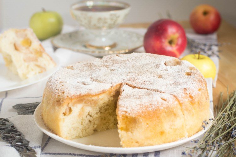 Шарлотка на сметане