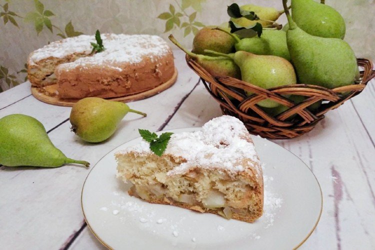 Шарлотка с грушами в мультиварке