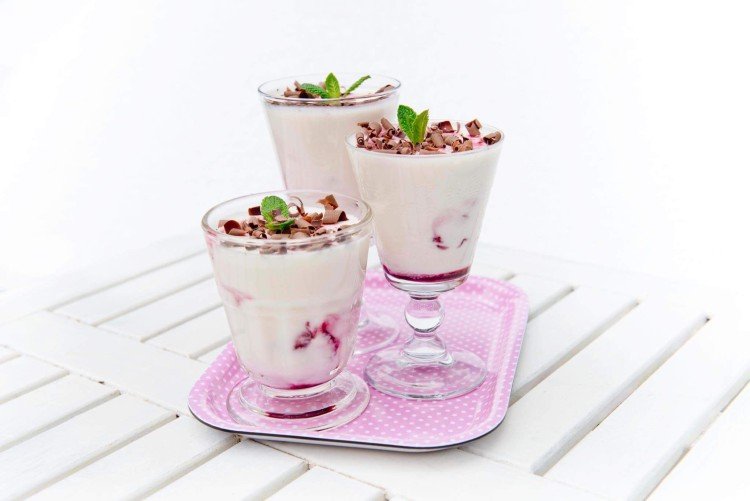 Бланманже на сметане с вишней