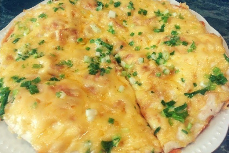 Лаваш с яйцом, сыром и зеленью