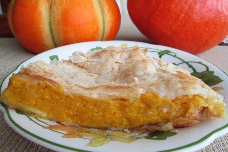 Тыквенный пирог из слоеного теста