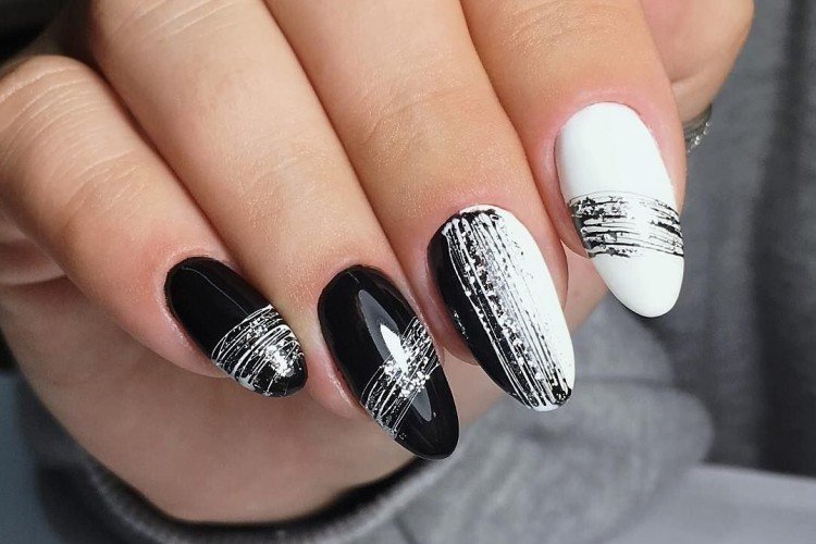 Черно-белый маникюр
