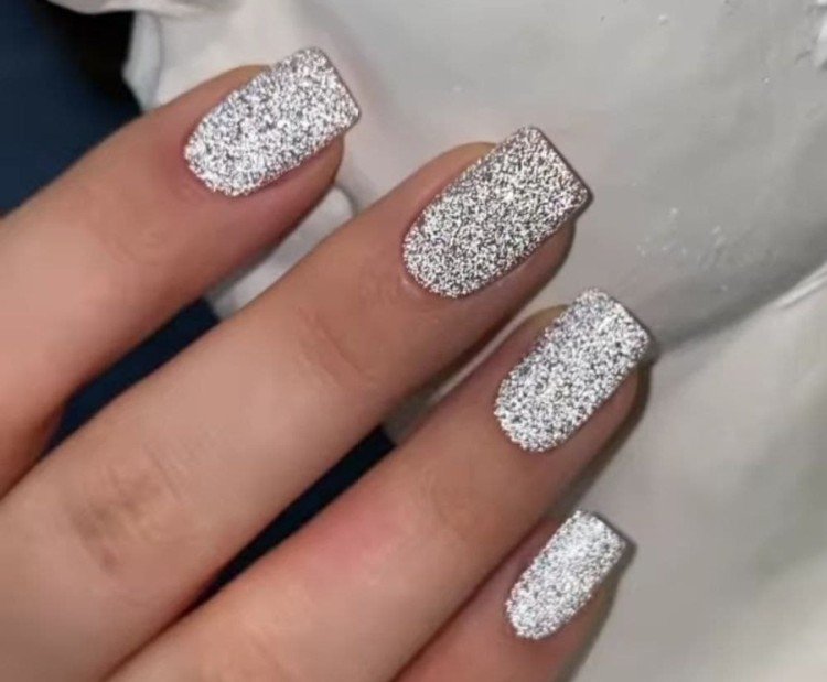 Светоотражающий маникюр