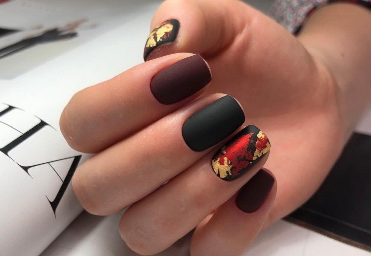 Осенний матовый маникюр