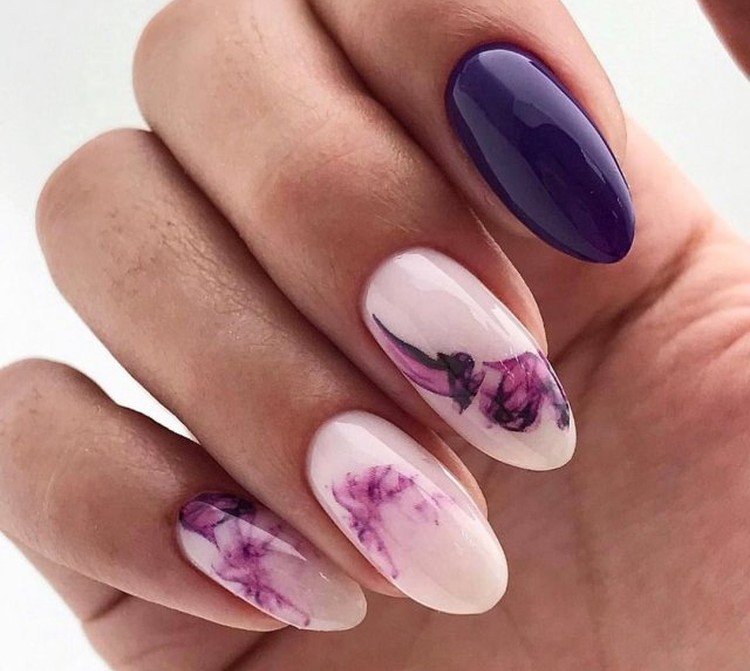 Маникюр с акварельными разводами