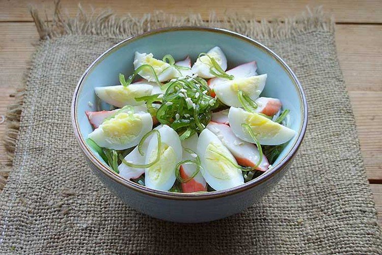 Салат Чука с крабовыми палочками и картофелем