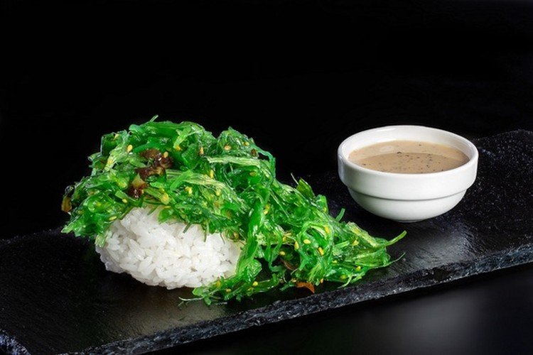 Салат Чука с рисом и оливками