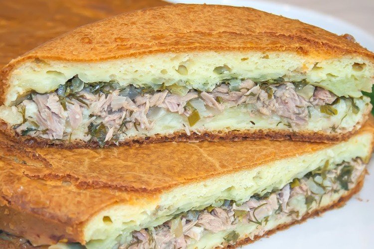 Заливной пирог с рыбными консервами на майонезе