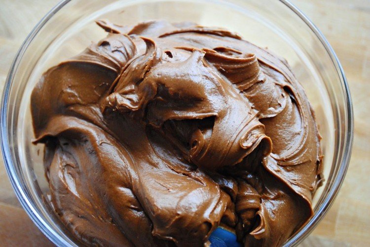 Шоколадный крем с вишней