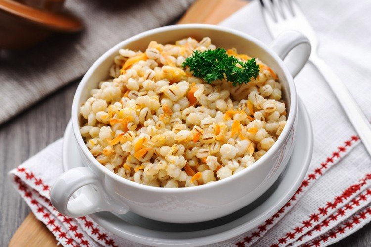Перловка с луком и морковью