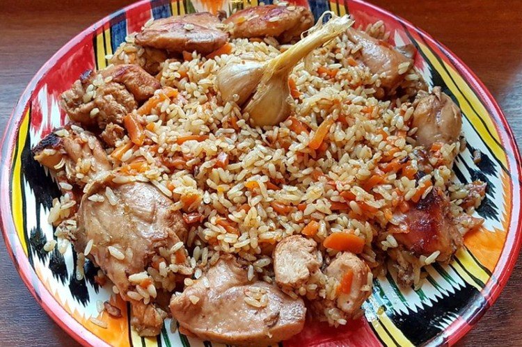 Плов с курицей и соевым соусом