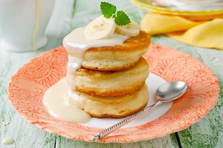Банановые оладьи на сметане