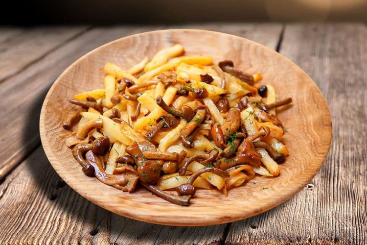 Жареная картошка с опятами