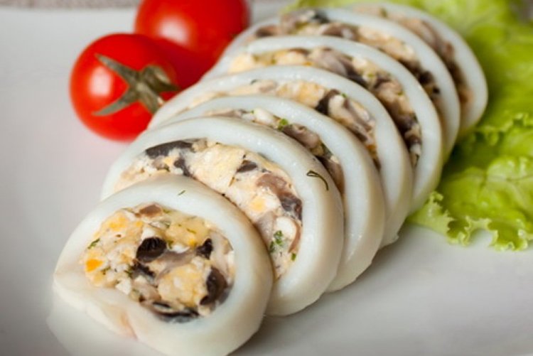 Фаршированные кальмары с опятами