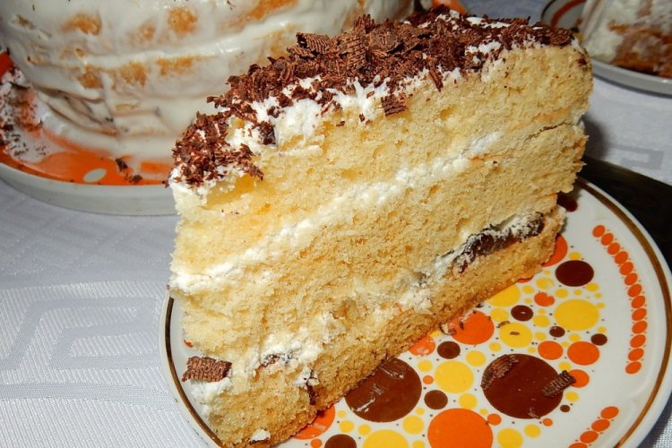 Бисквитный торт со сметанным кремом