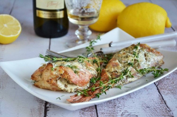 Морской окунь в сметане